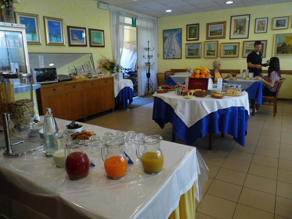Hotel Ely Viareggio Exteriör bild