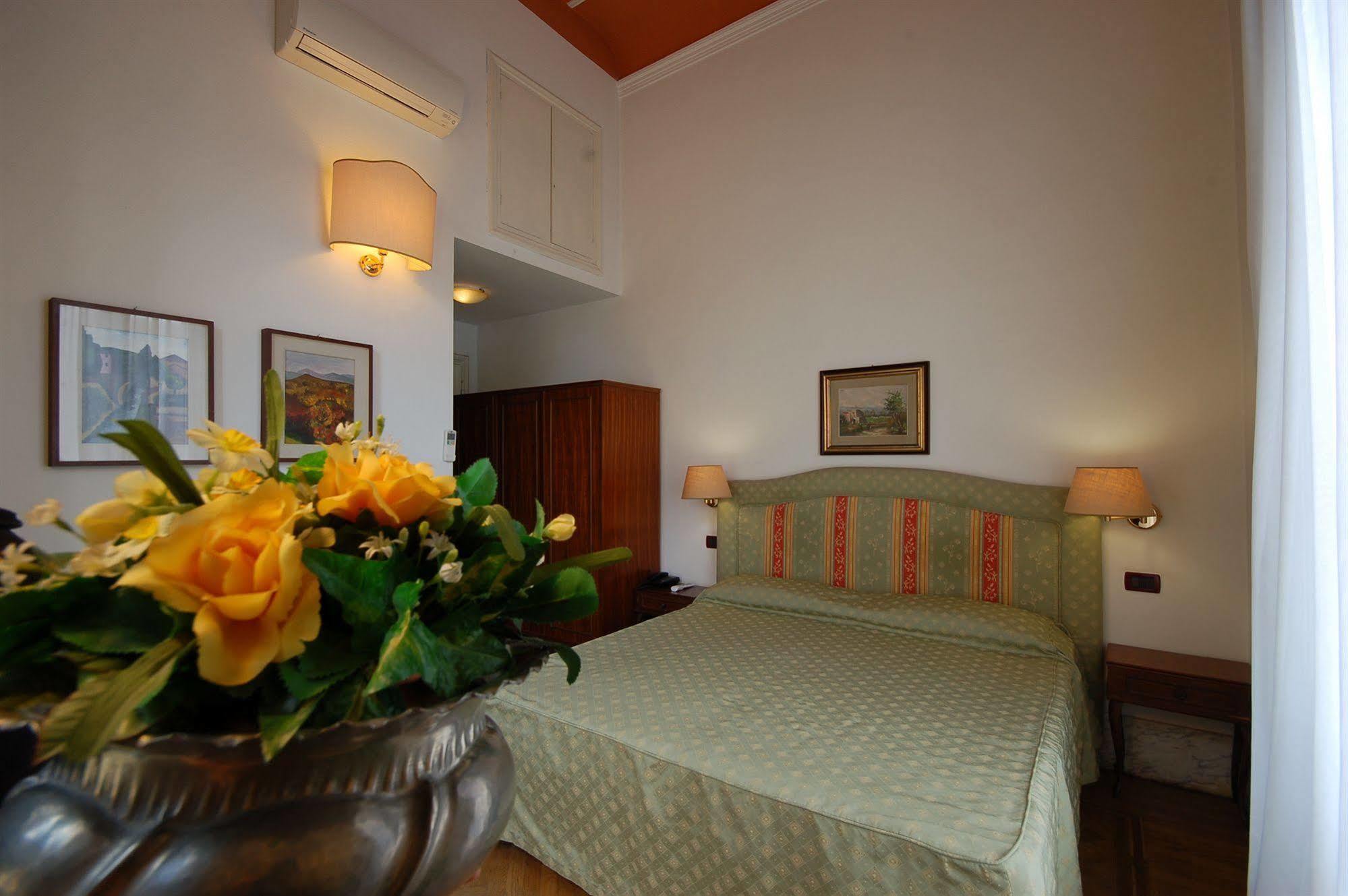 Hotel Ely Viareggio Exteriör bild
